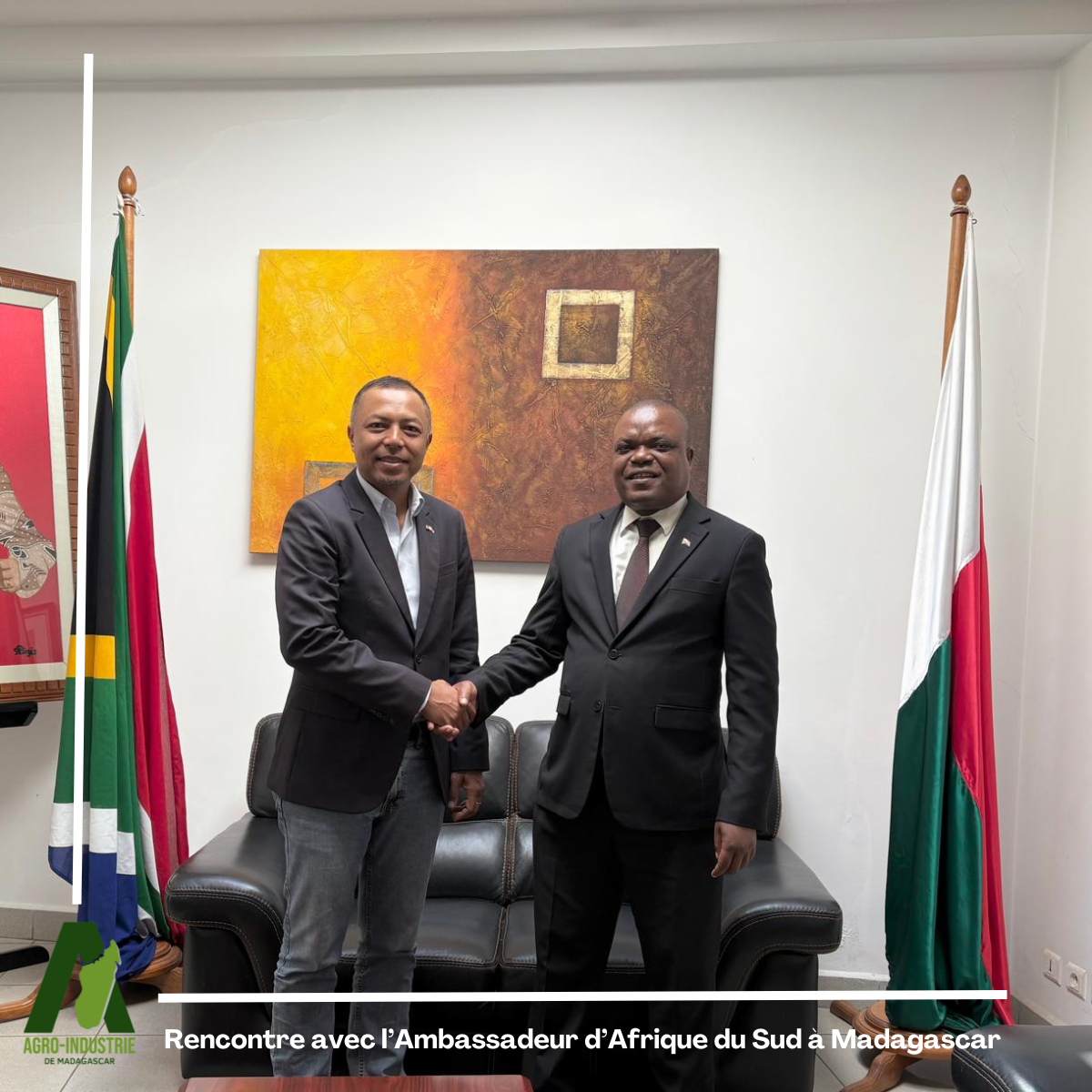 Son Excellence Khazamula Chabane, Ambassadeur d’Afrique du Sud à Madagascar, et Rivo Andriamanalina Président de l'association AIM